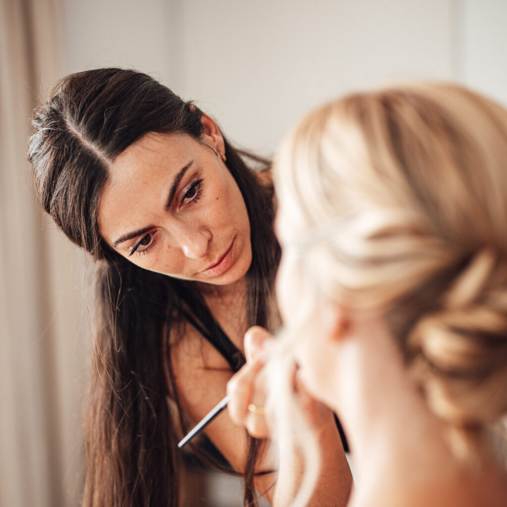 Laura Gómez, maquilladora y estilista para bodas en Ibiza con servicio a domicilio para que luzcas increíble en tu gran momento